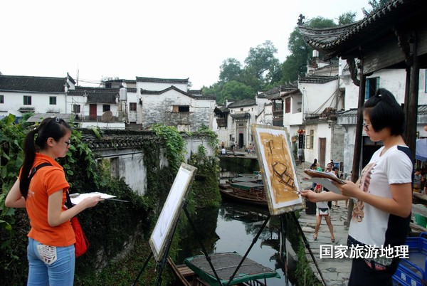 　　9月13日，座落在婺源縣秋口鎮(zhèn)李坑村“小橋、流水、人家”創(chuàng)作寫生基地的李坑章文灑店農(nóng)家樂。