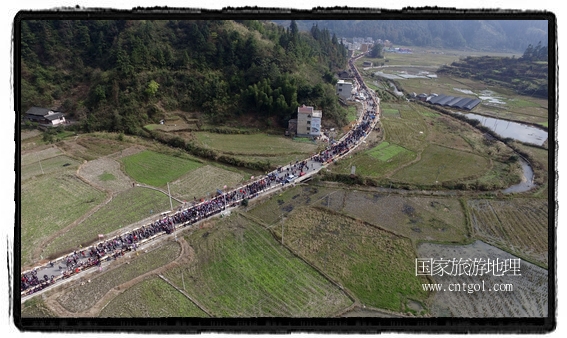 1700桌合攏宴，總長3.7公里，10380人同桌就餐，創(chuàng)歷史之最